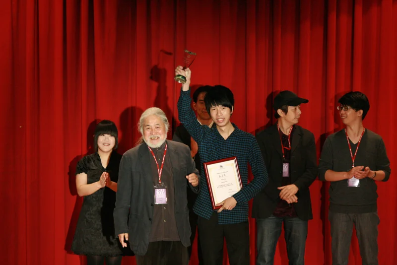 2012 RIC 國際魔術比賽獎盃與證書合照