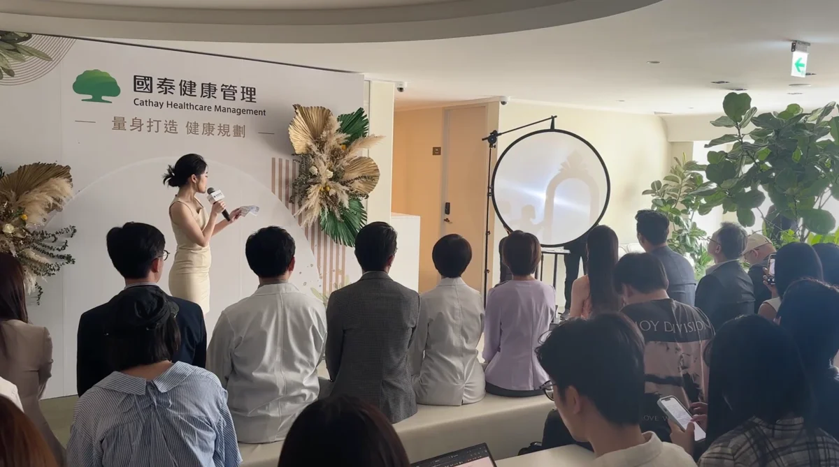 國泰健康管理開幕記者會現場的手影表演
